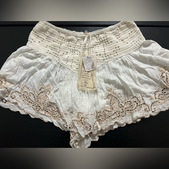 FREE THE PEOPLE White & Brown Lace Knit Short Sz L - Picture 2 of 7
